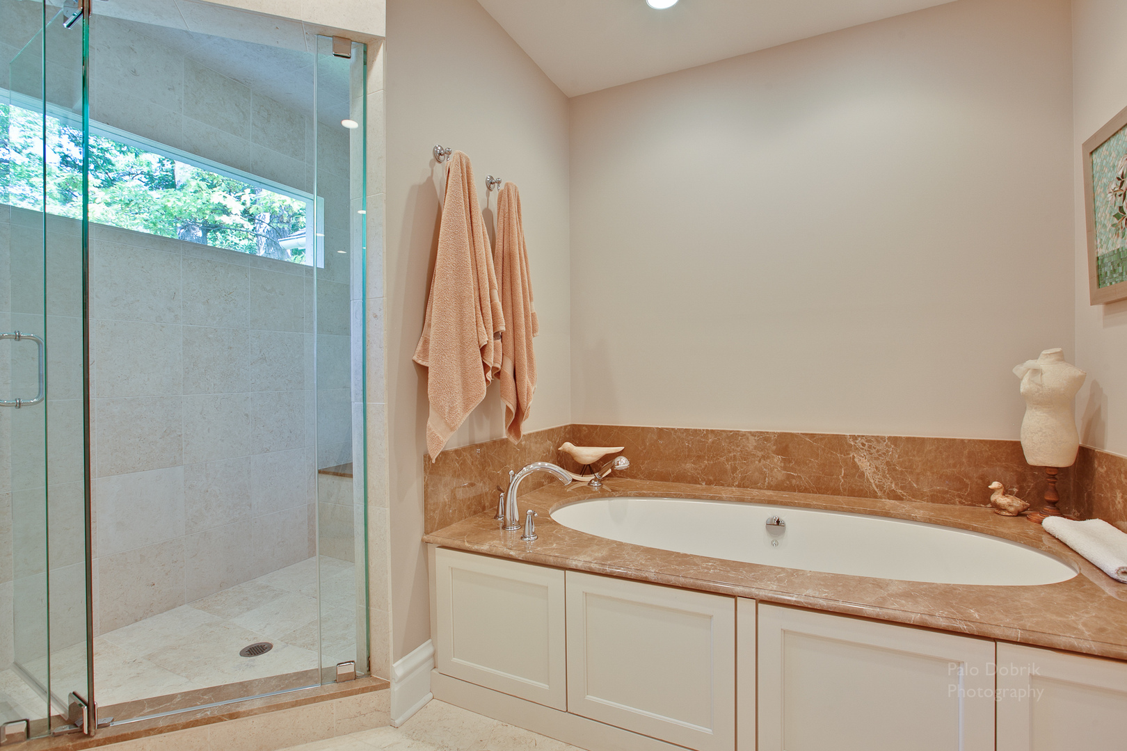231 Franklin Road Glencoe, IL 60022 - Photo 34 of 49 a bathroom with a granite countertop sink and a bathtub