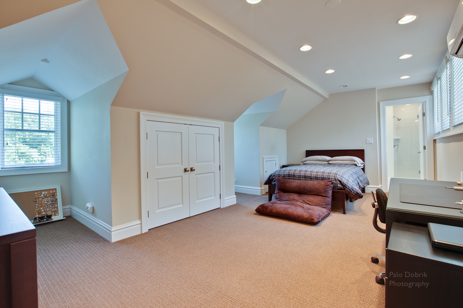 231 Franklin Road Glencoe, IL 60022 - Photo 37 of 49 a bedroom with a bed and a window
