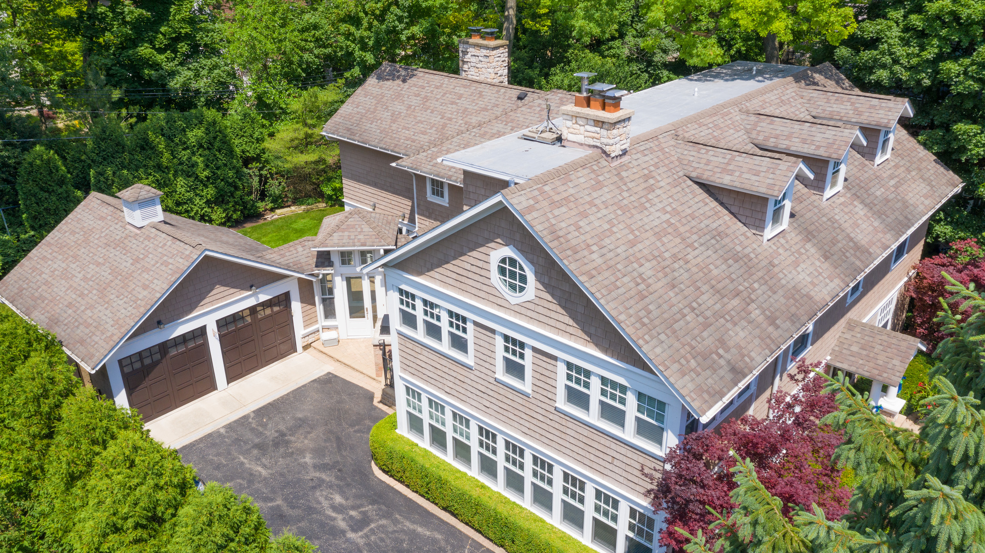 231 Franklin Road Glencoe, IL 60022 - Photo 48 of 49 an aerial view of a house with a yard