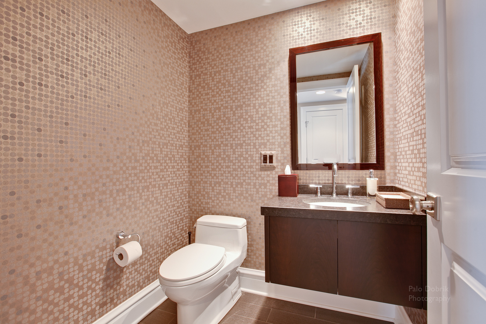 231 Franklin Road Glencoe, IL 60022 - Photo 10 of 49 a bathroom with a toilet a sink and mirror