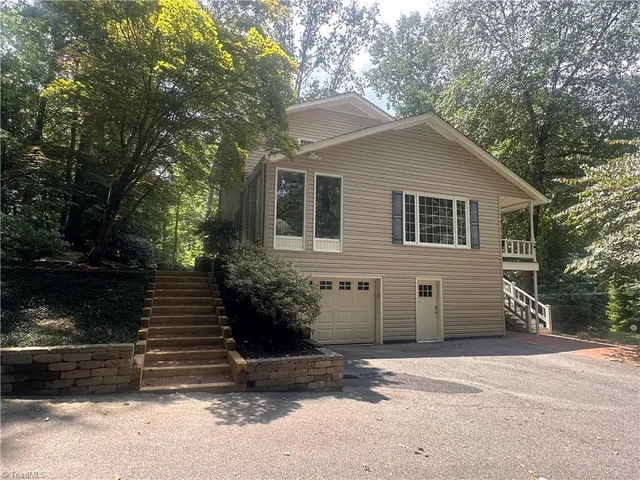 $478,000 | 426 Lakewood Drive, Wilkesboro, NC 28697