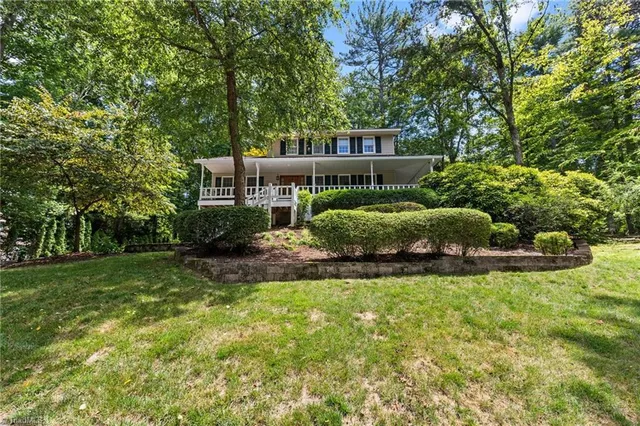 $478,000 | 426 Lakewood Drive, Wilkesboro, NC 28697