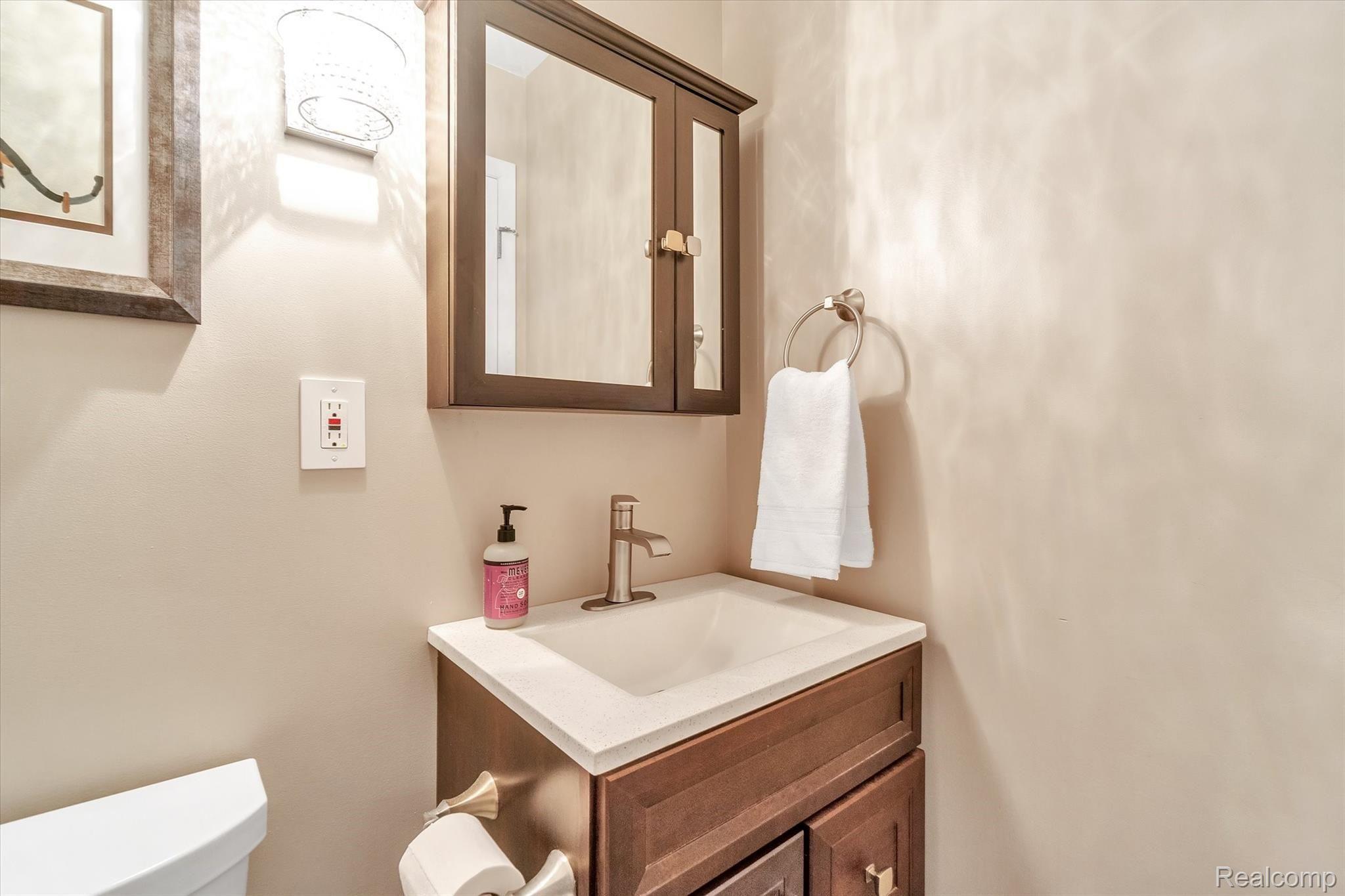 11117 Old Bridge Road Grand Blanc, MI 48439 - Photo 23 of 46 23-11117-Old-Bridge-Rd-WindowStill-Real-Estate-Photography-23.jpg