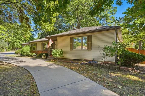 $475,000 | 9501 El Monte Street, Overland Park, KS 66207