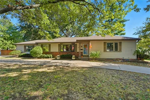 $475,000 | 9501 El Monte Street, Overland Park, KS 66207