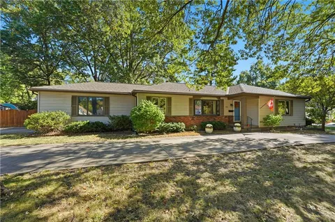 $475,000 | 9501 El Monte Street, Overland Park, KS 66207