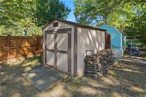 $475,000 | 9501 El Monte Street, Overland Park, KS 66207