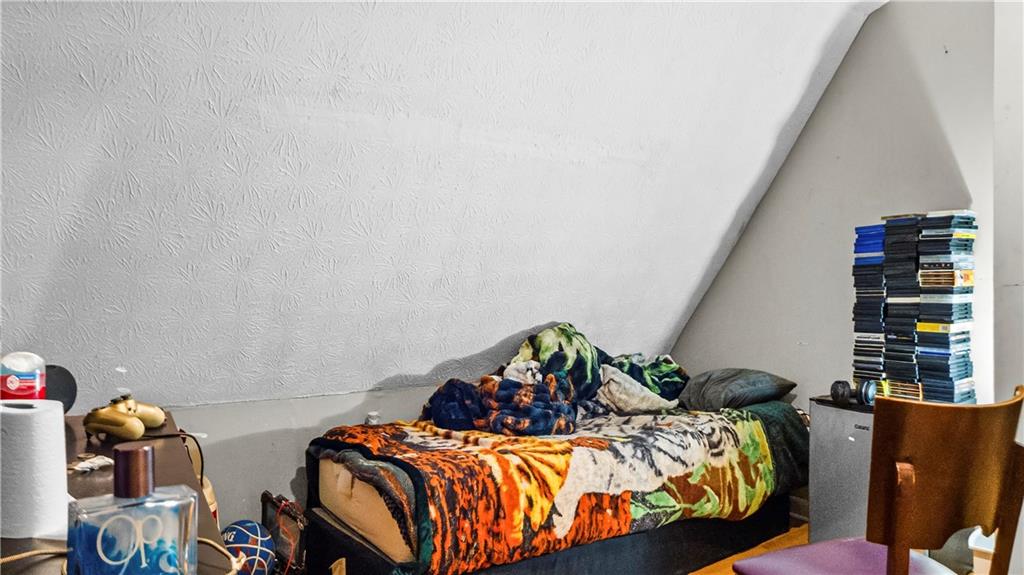 5 Ivy Street Canton, GA 30114 - Photo 25 of 27 a bedroom with two beds and a book shelf