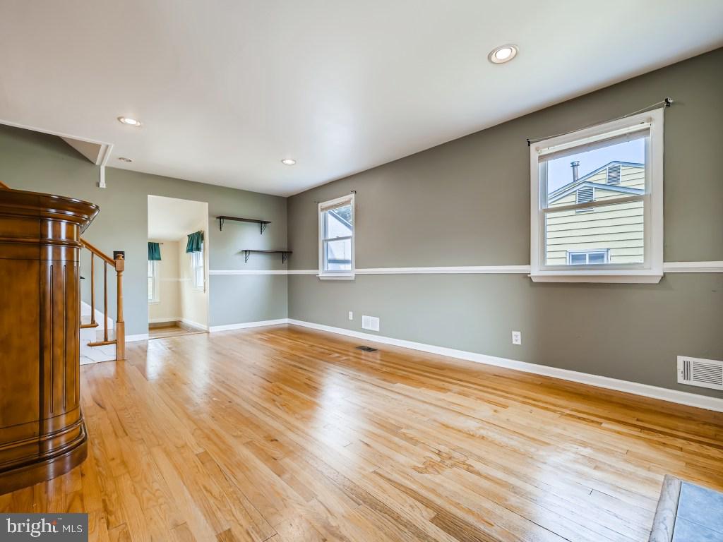 516 Cheddington Road Linthicum Heights, MD 21090 - Photo 3 of 28