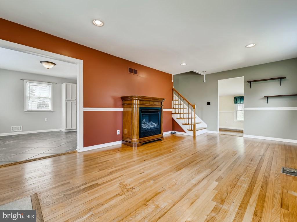 516 Cheddington Road Linthicum Heights, MD 21090 - Photo 4 of 28