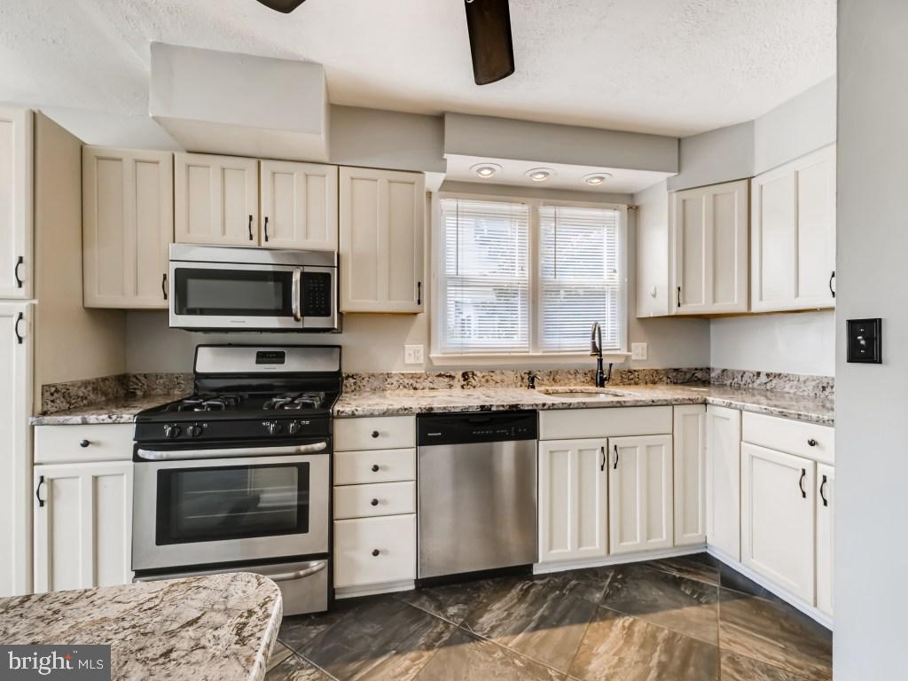 516 Cheddington Road Linthicum Heights, MD 21090 - Photo 7 of 28