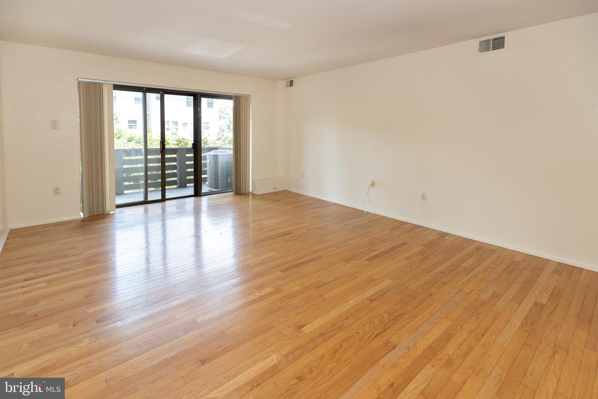 606 Cooper Landing Road, Unit A2G Cherry Hill, NJ 08002 - Photo 3 of 20 Living Room