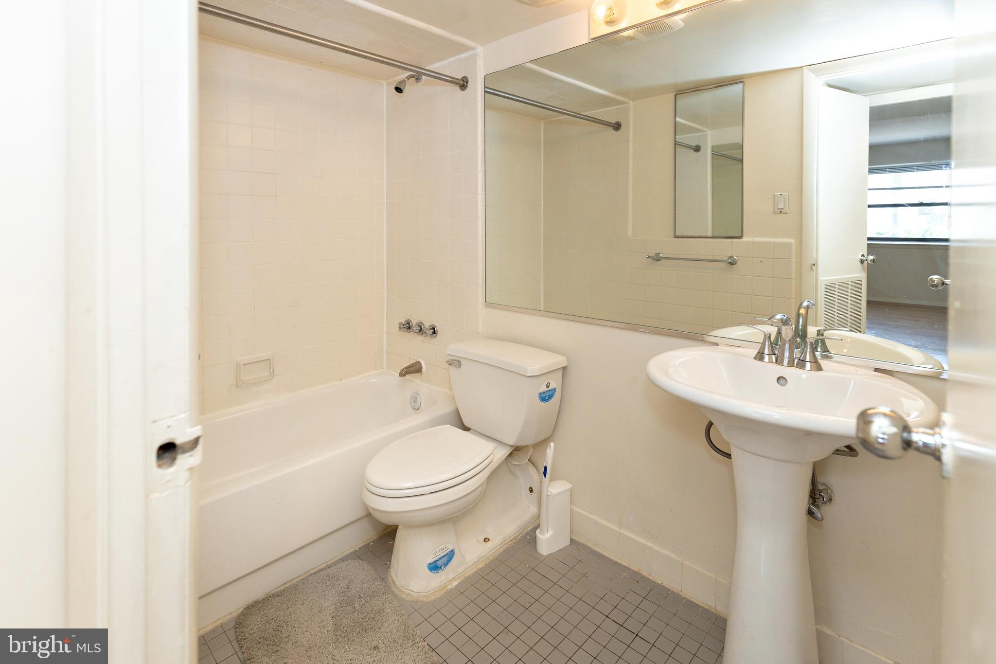 606 Cooper Landing Road, Unit A2G Cherry Hill, NJ 08002 - Photo 7 of 20 Bathroom