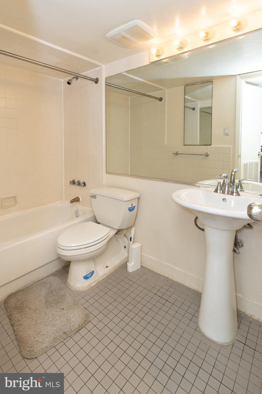 606 Cooper Landing Road, Unit A2G Cherry Hill, NJ 08002 - Photo 8 of 20 Bathroom