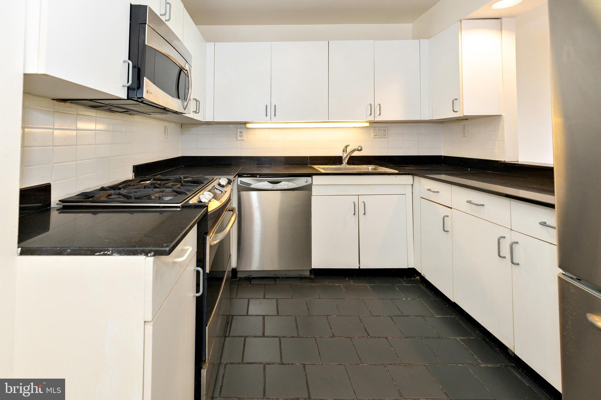606 Cooper Landing Road, Unit A2G Cherry Hill, NJ 08002 - Photo 9 of 20 Kitchen