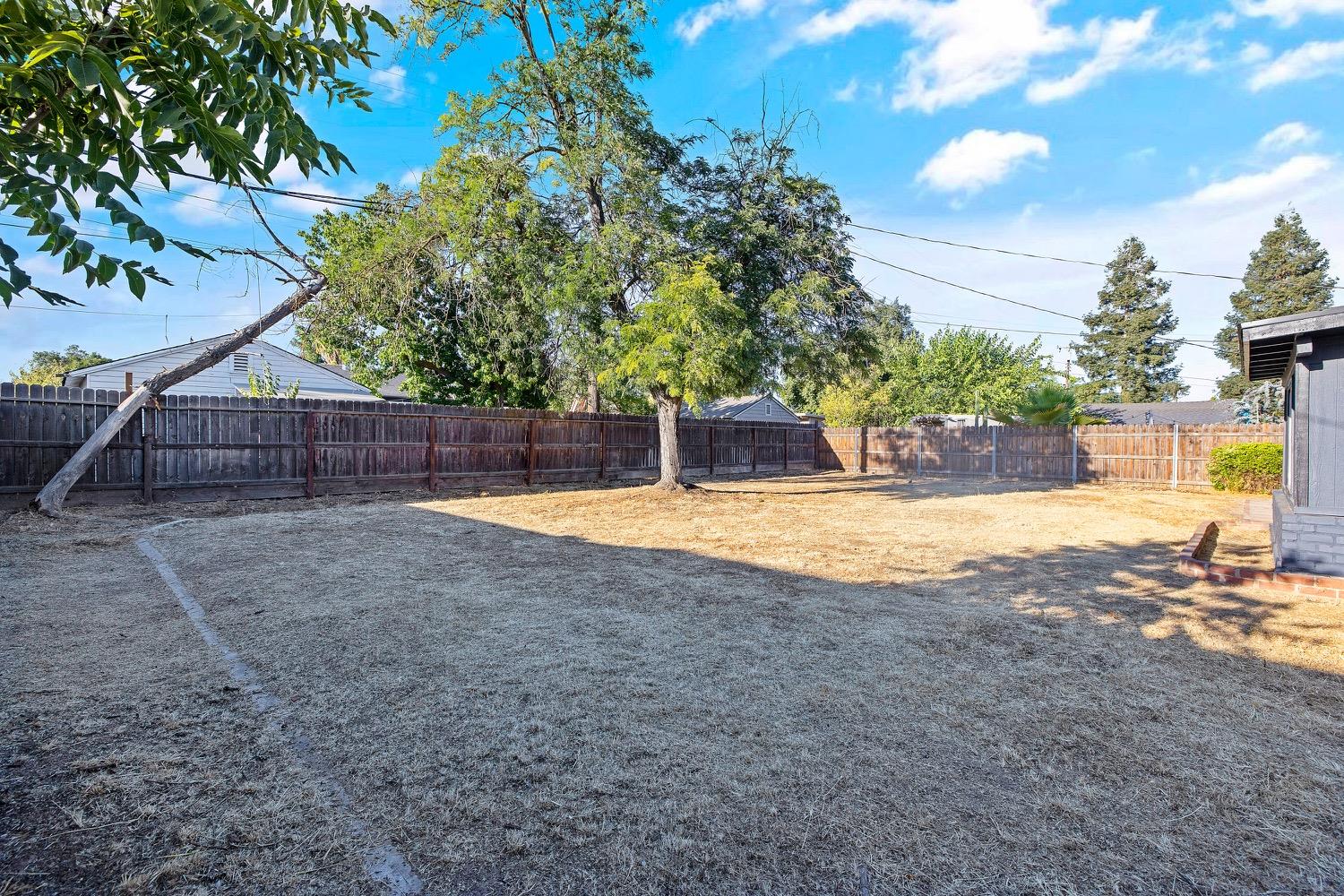 71 East Griffith Way Fresno, CA 93704 - Photo 27 of 35