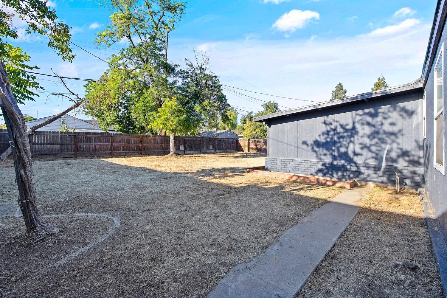 71 East Griffith Way Fresno, CA 93704 - Photo 28 of 35 a view of a backyard of a house