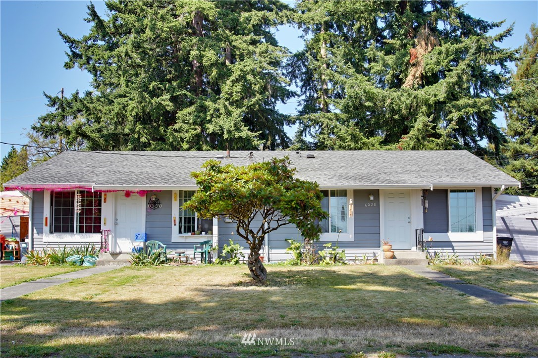 6028 Rockefeller Avenue Everett, WA 98203 - Photo 1 of 25 front view of a house with a yard