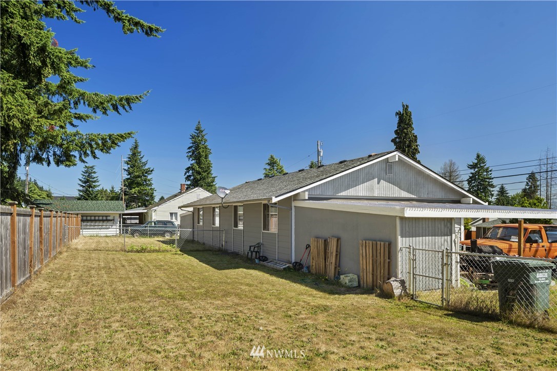 6028 Rockefeller Avenue Everett, WA 98203 - Photo 20 of 25 a front view of a house with a yard