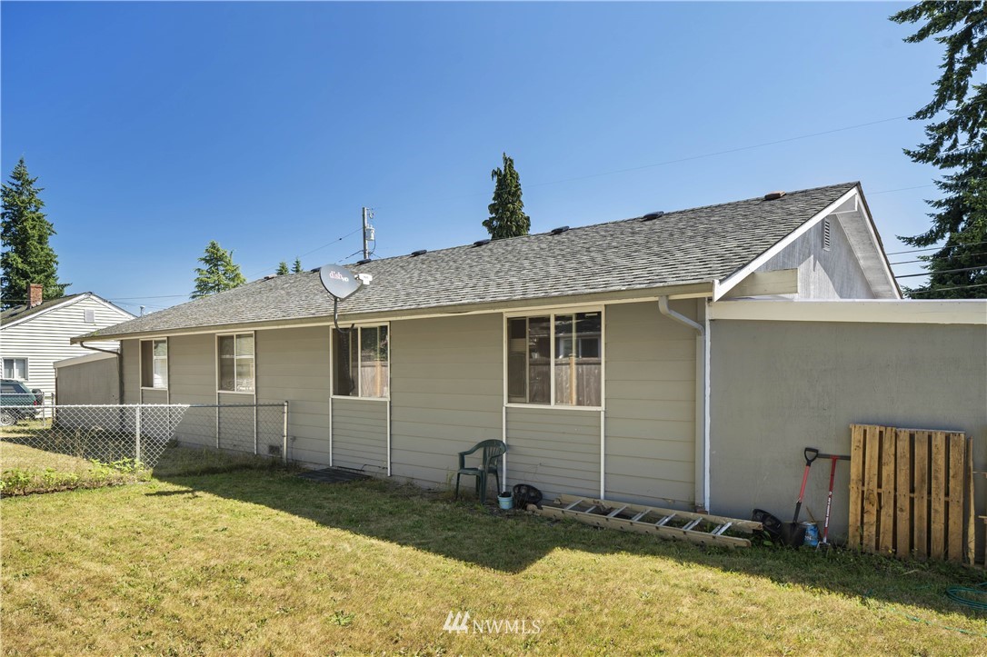 6028 Rockefeller Avenue Everett, WA 98203 - Photo 21 of 25 a view of a house with backyard