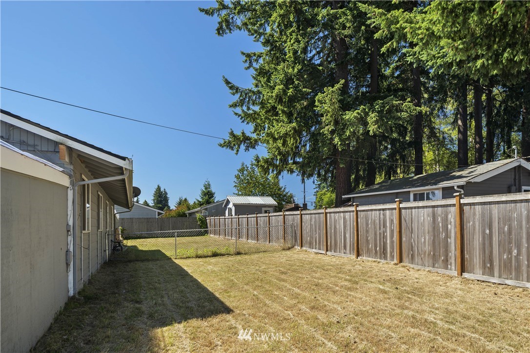 6028 Rockefeller Avenue Everett, WA 98203 - Photo 23 of 25 a view of outdoor space and deck