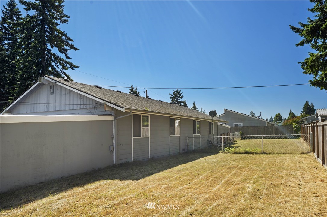 6028 Rockefeller Avenue Everett, WA 98203 - Photo 24 of 25 a view of a house with a yard