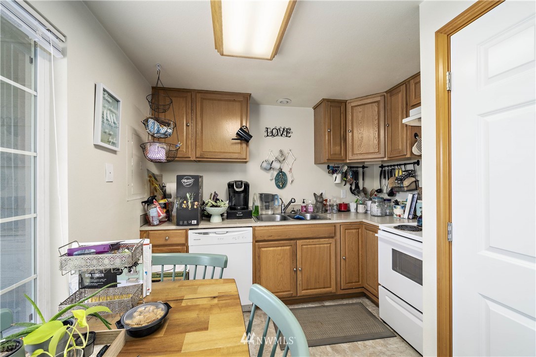 6028 Rockefeller Avenue Everett, WA 98203 - Photo 4 of 25 a kitchen that has a lot of cabinets and wooden floor