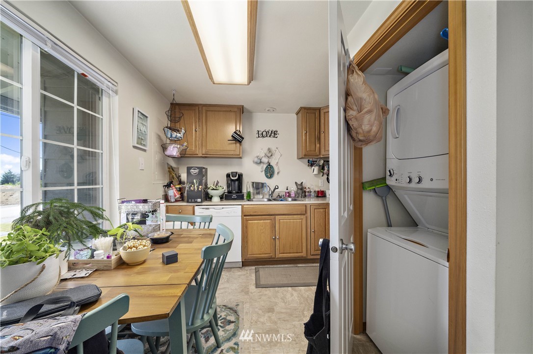 6028 Rockefeller Avenue Everett, WA 98203 - Photo 5 of 25 a kitchen with stainless steel appliances kitchen island granite countertop a table and chairs in it