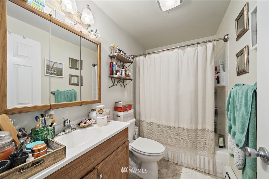 6028 Rockefeller Avenue Everett, WA 98203 - Photo 7 of 25 a bathroom with a sink toilet and shower