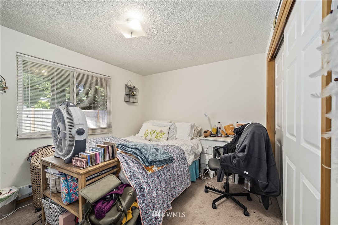 6028 Rockefeller Avenue Everett, WA 98203 - Photo 8 of 25 a bed room with furniture and a window