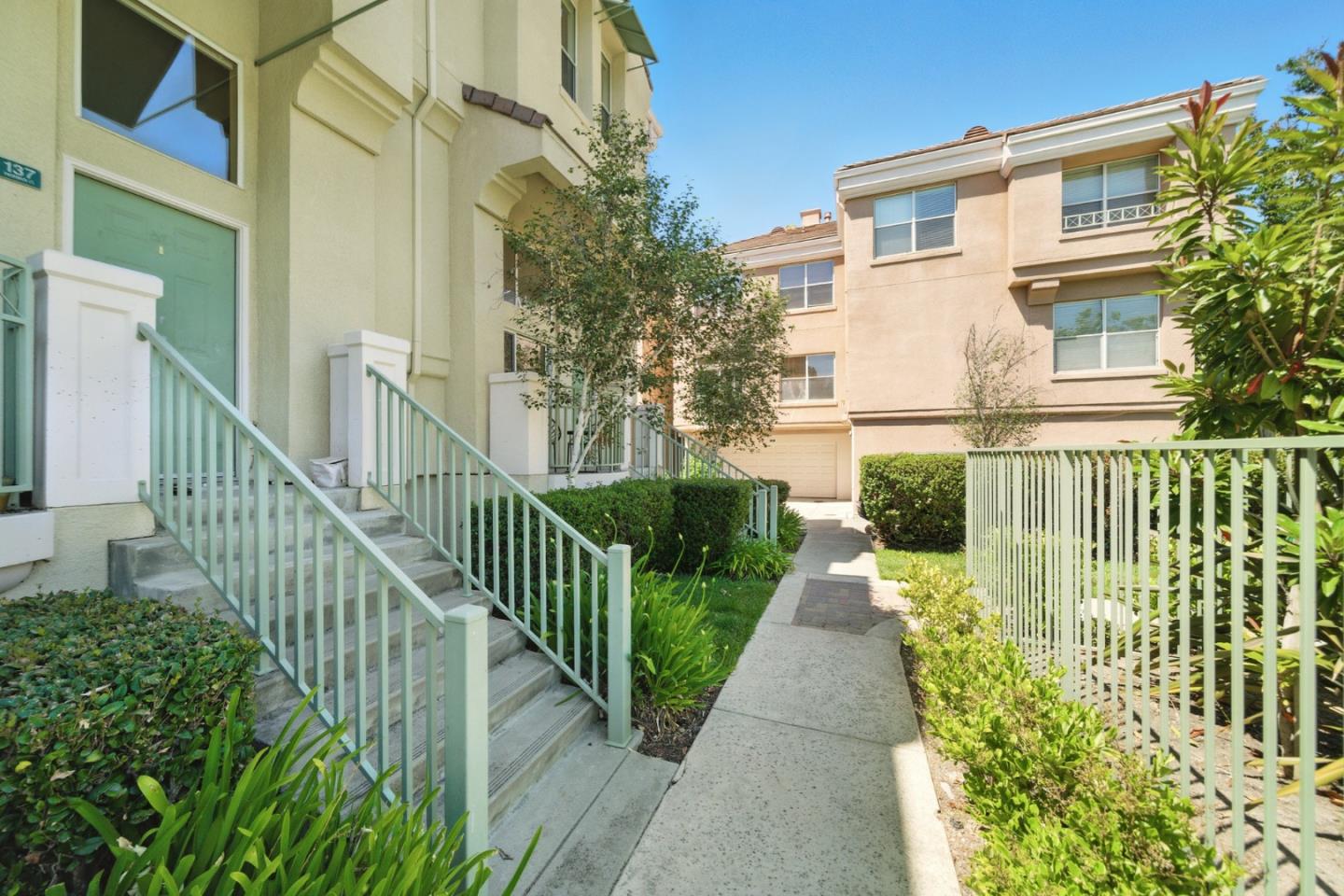 135 Frederick Court Mountain View, CA 94043 - Photo 2 of 63