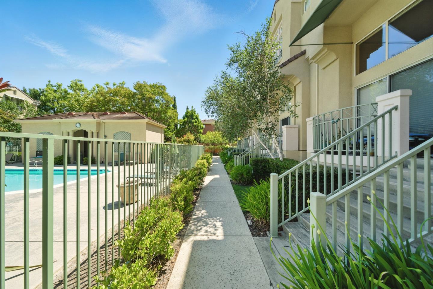 135 Frederick Court Mountain View, CA 94043 - Photo 3 of 63