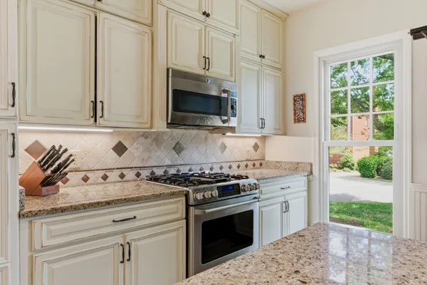 $925,000 | 913 Whiteheath Court, Nashville, TN 37221