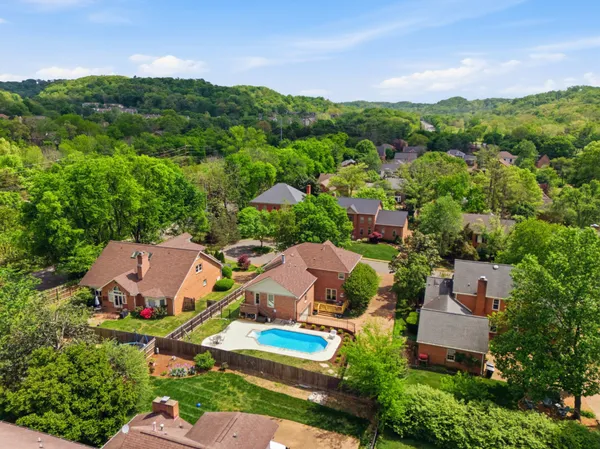 $925,000 | 913 Whiteheath Court, Nashville, TN 37221
