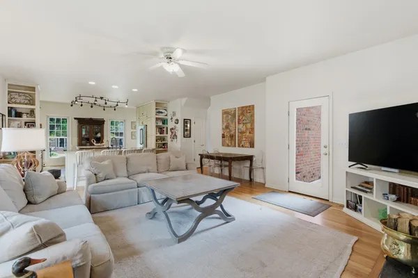 $925,000 | 913 Whiteheath Court, Nashville, TN 37221