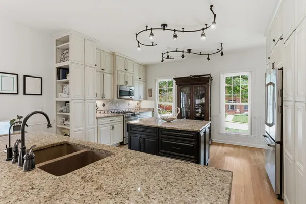 $925,000 | 913 Whiteheath Court, Nashville, TN 37221