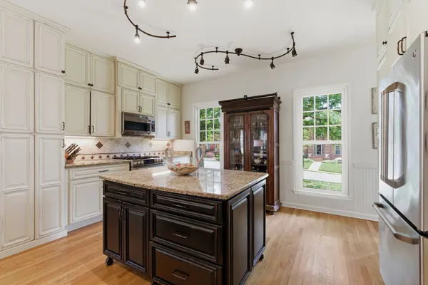 $925,000 | 913 Whiteheath Court, Nashville, TN 37221
