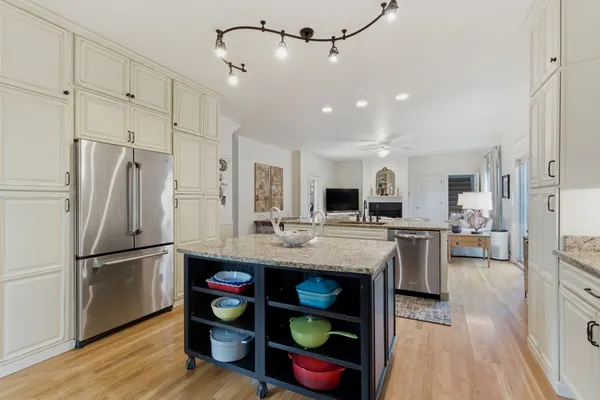 $925,000 | 913 Whiteheath Court, Nashville, TN 37221