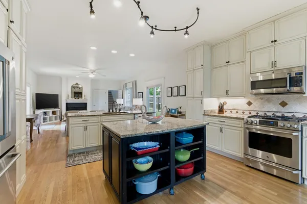 $925,000 | 913 Whiteheath Court, Nashville, TN 37221