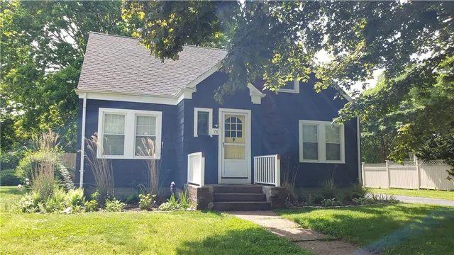 $4,300 | 74 Edgewater Road, South Kingstown, RI 02879