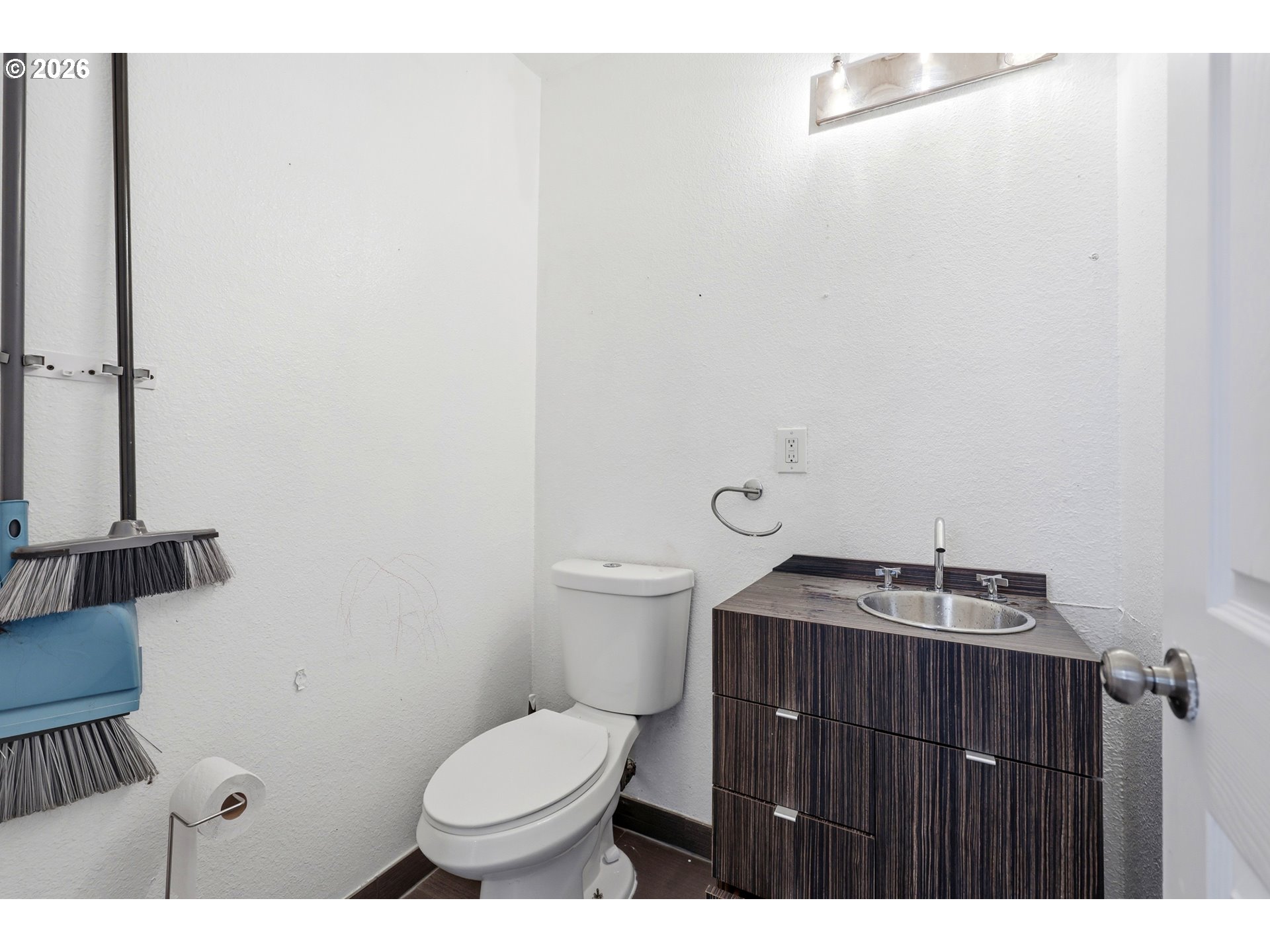 11324 Northeast Sandy Boulevard Portland, OR 97220 - Photo 11 of 37