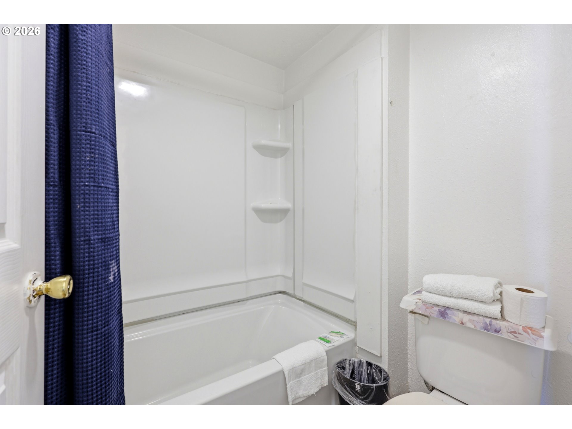 11324 Northeast Sandy Boulevard Portland, OR 97220 - Photo 22 of 37