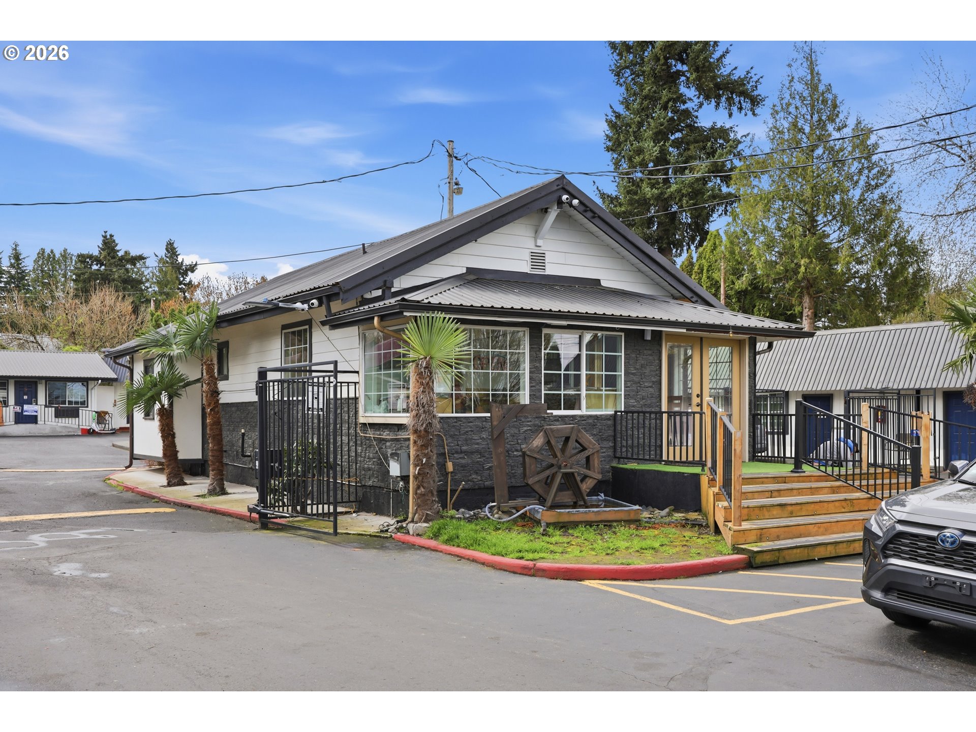 11324 Northeast Sandy Boulevard Portland, OR 97220 - Photo 3 of 37