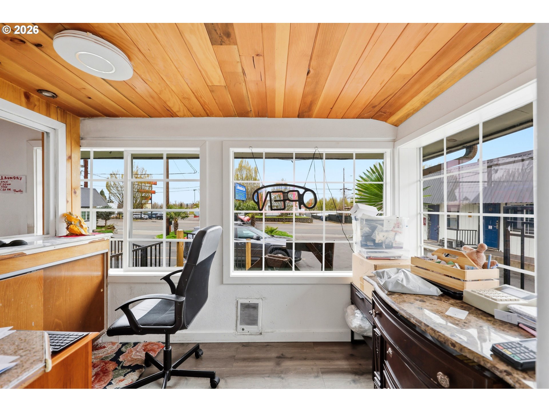 11324 Northeast Sandy Boulevard Portland, OR 97220 - Photo 4 of 37