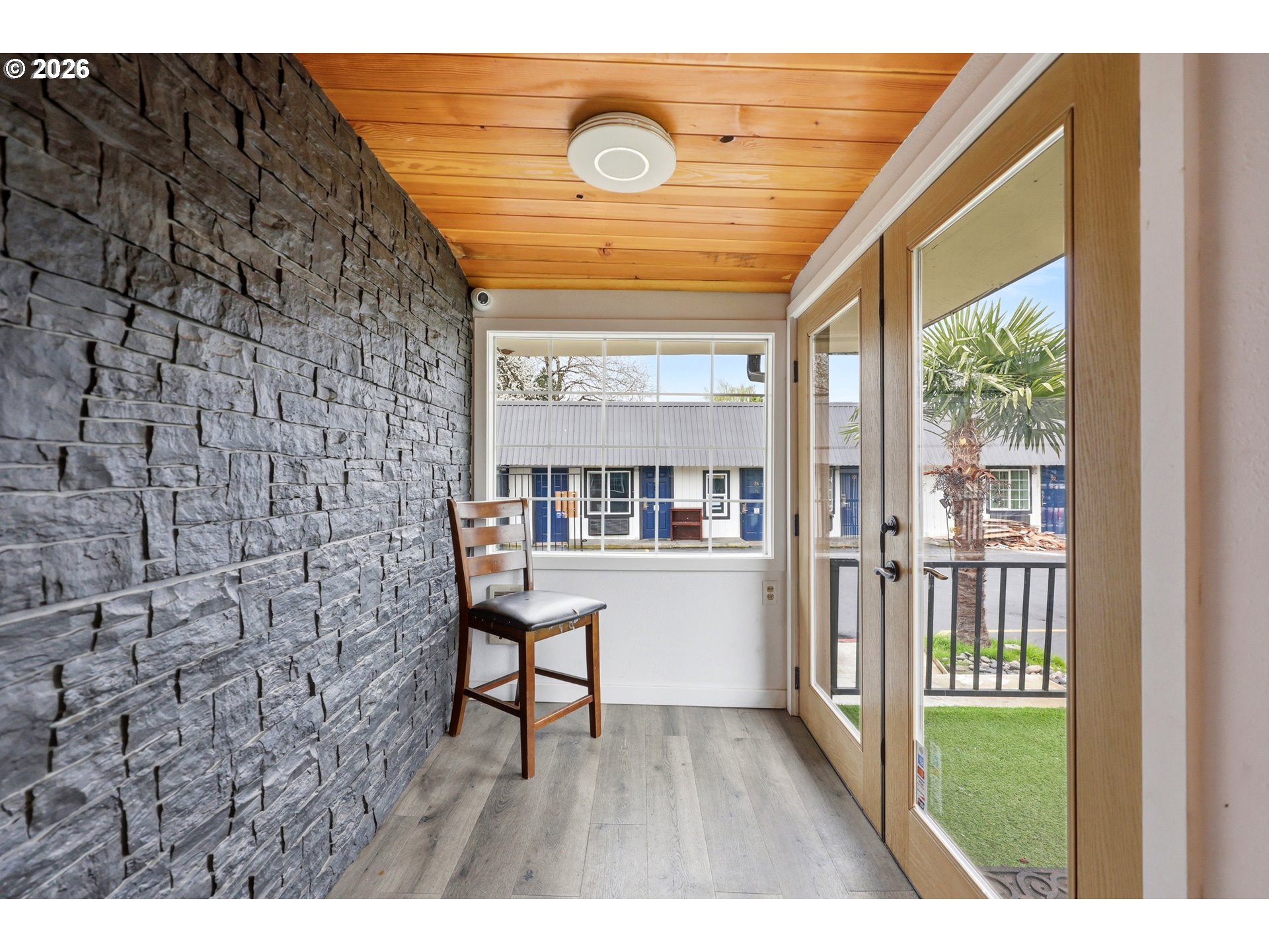 11324 Northeast Sandy Boulevard Portland, OR 97220 - Photo 6 of 37