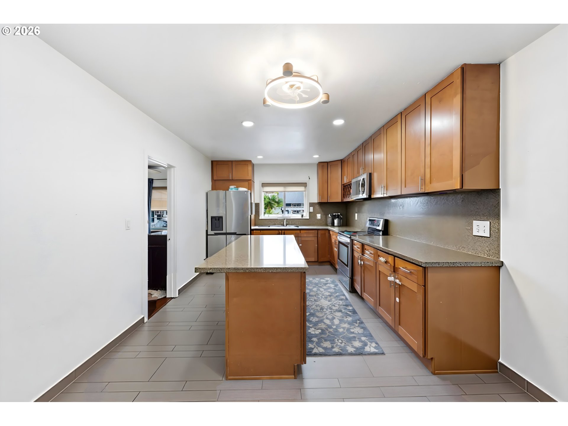 11324 Northeast Sandy Boulevard Portland, OR 97220 - Photo 9 of 37