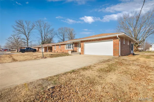 $215,000 | 107 South Park Street, Brighton, IL 62012