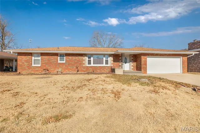 $215,000 | 107 South Park Street, Brighton, IL 62012