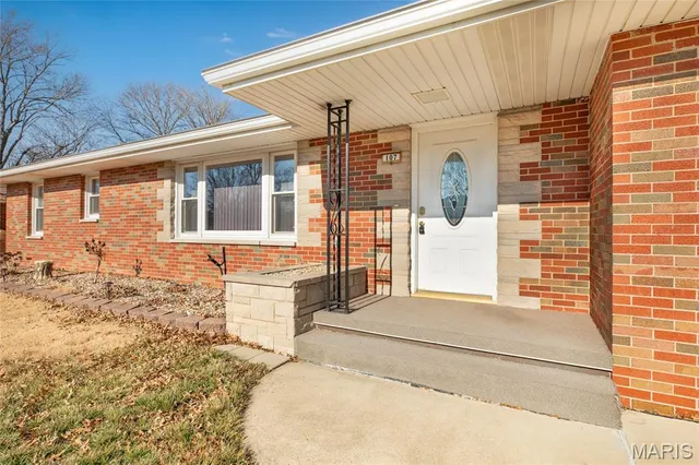 $215,000 | 107 South Park Street, Brighton, IL 62012