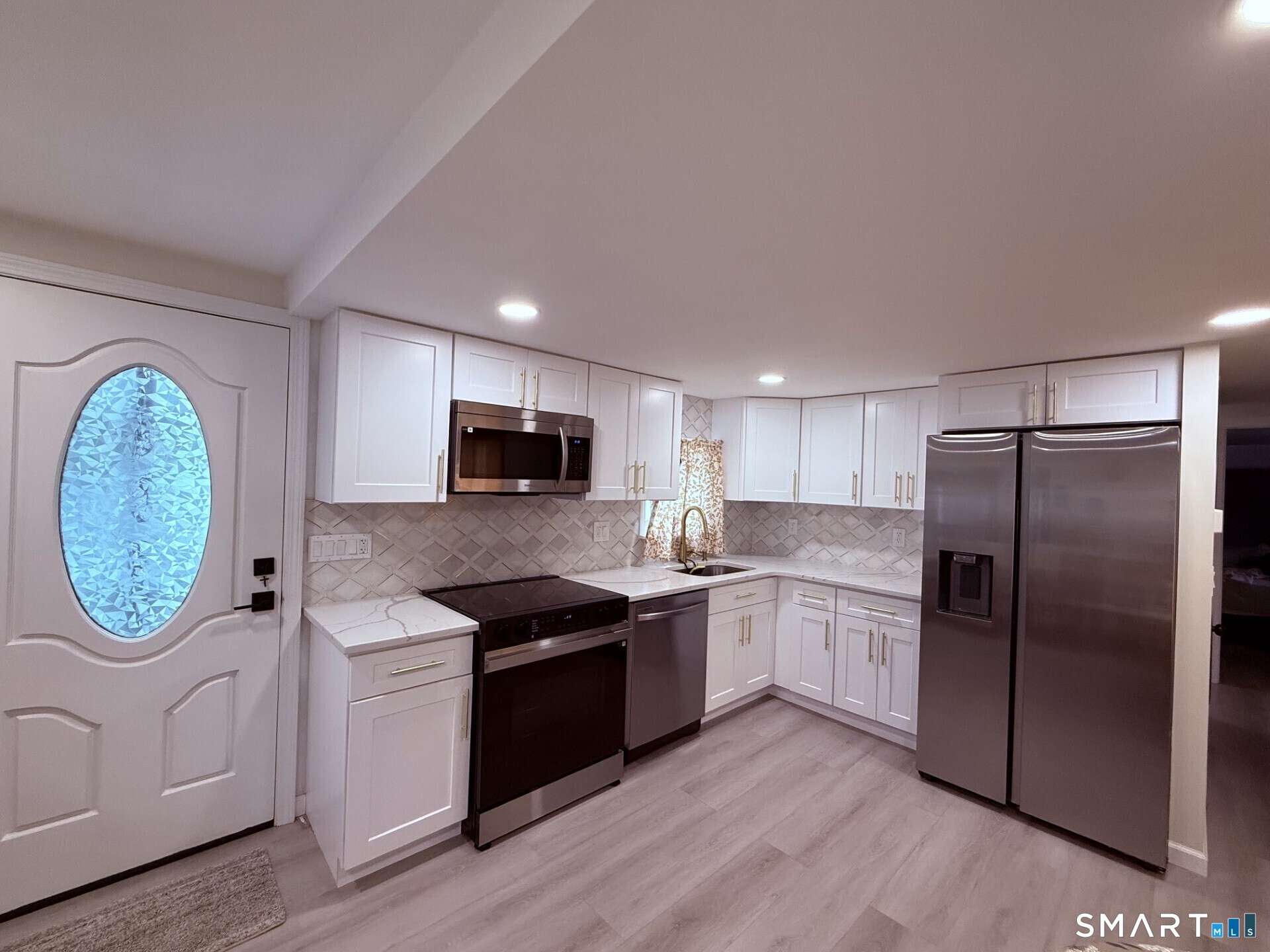 1042 Poquonnock Road Groton, CT 06340 - Photo 10 of 20 Gallery Image 10